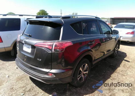 2017 Toyota Rav4 Xle z USA, uszkodzony, nr VIN JTMWFREV4HJ123825
